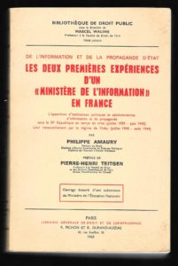 Livre Philippe Amaury, De l'information et de la propagande d'État. Les deux premières expériences d'un « Ministère de l'information » en France : L'apparition d'institutions politiques et administratives d'information et de propagande sous la IIIe République en temps de crise (juillet 1939 - juin 1940), leur renouvellement par le régime de Vichy (juillet 1940 - août 1944), préface de Pierre-Henri Teitgen, Librairie générale de droit et de jurisprudence, paru en 1969, Bibliothèque de droit public, Tome LXXXIX, broché, dédicacé par l'auteur, bon état, à vendre, Fr, Particulier, Paris, France, VOIR L'ANNONCE COMPLÈTE